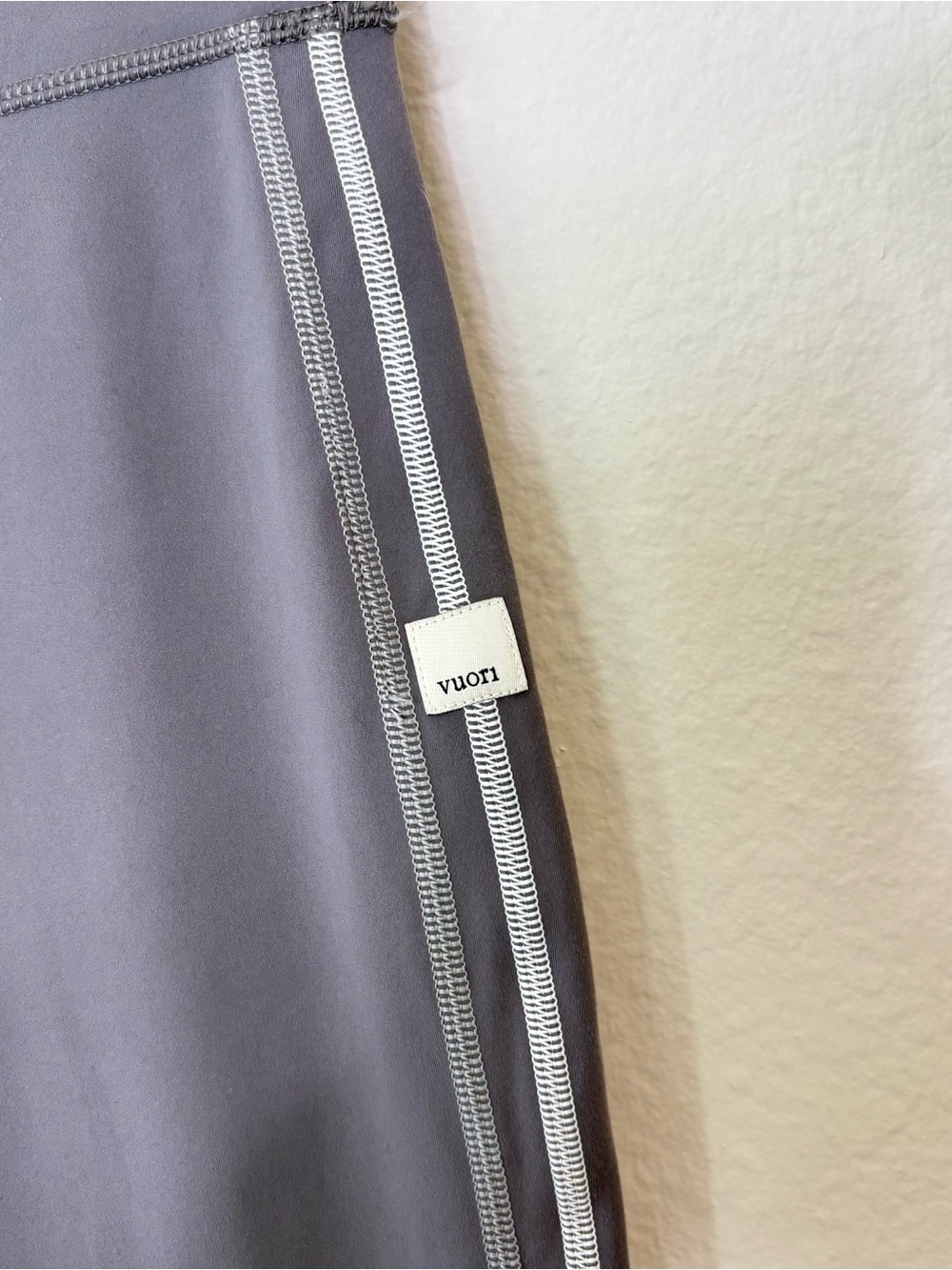 Vuori Daily Sport Legging Size Medium Smoke - Picture 3 of 10